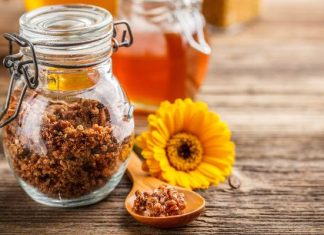 Pszczeli antybiotyk. Skorzystaj i ty! Ten naturalny produkt zwalcza nie tylko bakterie, ale też wirusy i grzyby. Zobacz, jak go używać