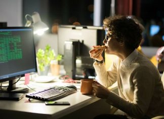 Jak zachowuje się pracoholik? To nie jest kwestia liczby godzin w pracy. Tak rozpoznasz objawy uzależnienia