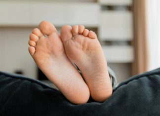 Darmowe badanie stóp bez skierowania. Pozwoli wykryć wady postawy. Ruszył program pilotażowy Ministerstwa Zdrowia