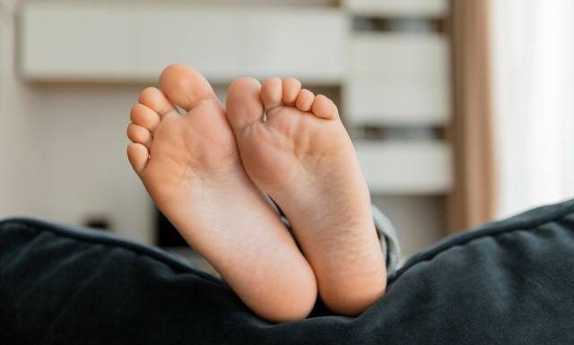 Darmowe badanie stóp bez skierowania. Pozwoli wykryć wady postawy. Ruszył program pilotażowy Ministerstwa Zdrowia