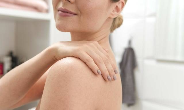 Po wakacyjnym wyjeździe przyjrzyj się dokładnie swojej skórze. Może ci to uratować życie