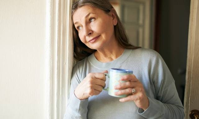 Co powinno się pić rano na czczo? Te napoje pomogą zrobić kupę, dodadzą energii i wzmocnią organizm. Czego unikać na pusty żołądek?