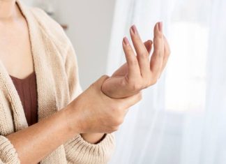 Objawy dny moczanowej możesz łatwo pomylić z przemęczeniem lub inną chorobą. Nie ignoruj ich! Mogą świadczyć o rozwoju podagry