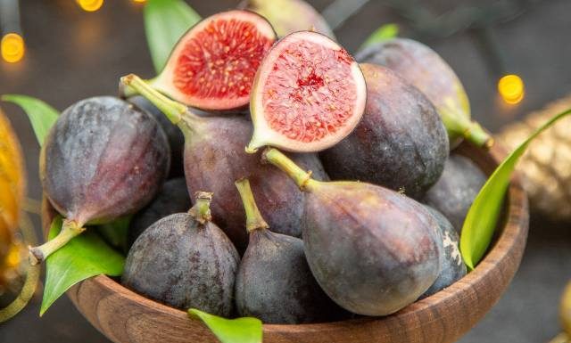 Egzotyczne owoce na mocne kości i zdrowe serce. Wybierz je przy objawach niestrawności. Czy figi są zdrowe i dlaczego warto je jeść?