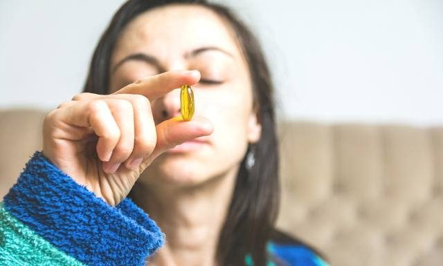 Jesienią uzupełnij niedobór tej witaminy. Zadba o odporność i lepszy nastrój. Sprawdź, ile brać witaminy D według nowych norm