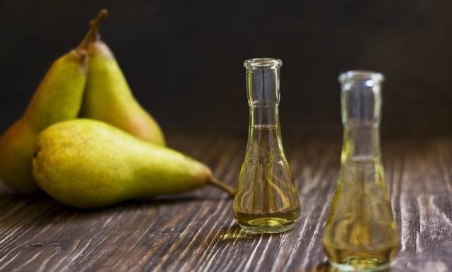 Na złe krążenie i przeziębienie. Leczniczą nalewkę z gruszek przygotujesz prosto z sezonowych owoców. Zobacz przepis babci