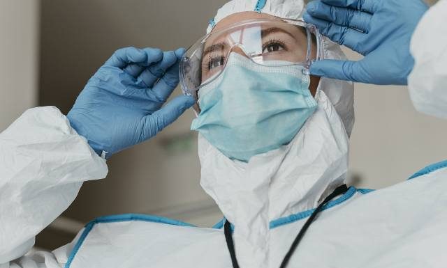 Nowy mutant koronawirusa w Europie. Podwariant XEC nosi niebezpieczne zmiany i rozprzestrzenia się w szybkim tempie