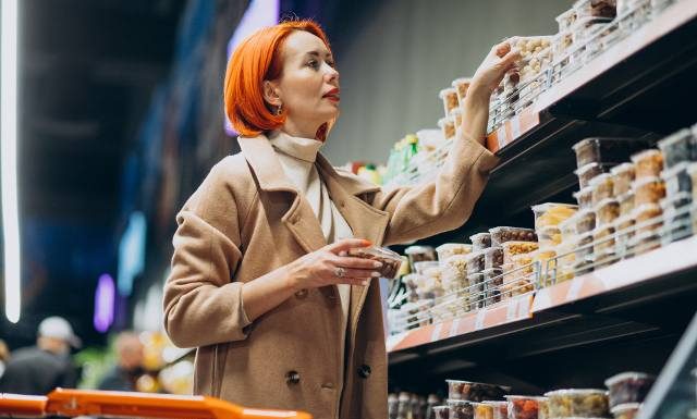 Bezpieczne, bo dopuszczone do użycia? W kwestii opakowań do żywności nie można bardziej się mylić. Tysiące związków wędrują do organizmu