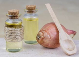 Na kaszel i przeziębienie wypij syrop z cebuli. Przepis nie może być prostszy. Ten antybiotyk w płynie pomoże też na katar i ból gardła