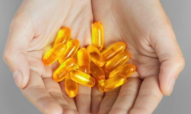 Uważaj na tych wrogów witaminy D. Nie przyjmuj jej w ten sposób, bo nie zadziała. Te czynniki utrudniają wchłanianie witaminy słońca