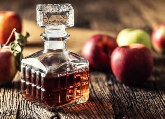 Na objawy astmatyczne i wysoki cholesterol weź soczyste jabłka i zamień w nalewkę. Leczniczy trunek wspomaga też krążenie