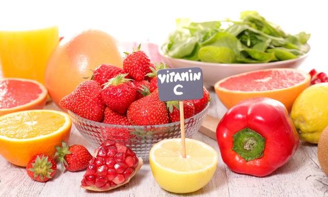 Mają więcej witaminy C niż cytryna. Łatwo dostępne i tanie owoce i warzywa zadbają o twoją odporność. Jedz je jesienią, żeby nie chorować