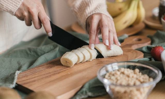 Kto nie powinien jeść bananów? Mogą zaszkodzić nie tylko osobom z alergią. Sprawdź, kiedy nie można jeść bananów