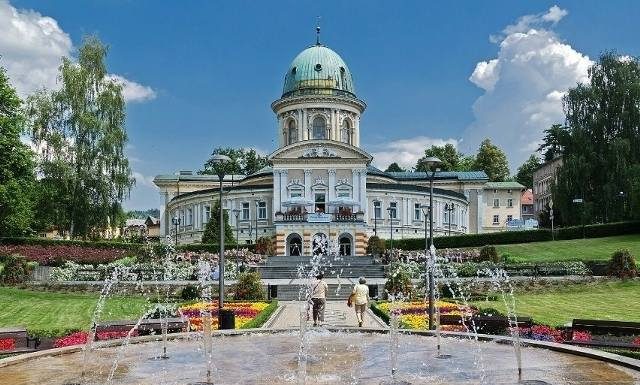 Opłaty za sanatorium NFZ – od 1 października taniej. Tyle zapłacisz za pobyt w pokoju 1-osobowym, 2-osobowym i wieloosobowym