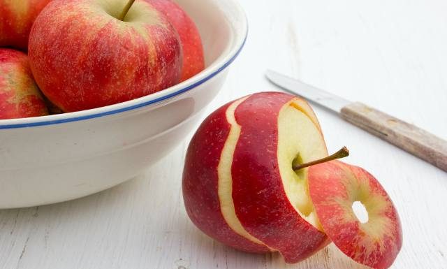 Schudnij na jabłkach. Taką owocową dietę może stosować przez 1, 3 lub 5 dni. Zobacz pełny jadłospis i efekty! To także korzyści zdrowotne