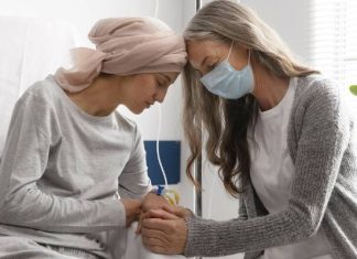 Diagnoza: rak. Gdzie szukać pomocy? Nie bój się, nie jesteś sam. Skorzystaj z tych możliwości, aby lepiej poradzić sobie z nowotworem
