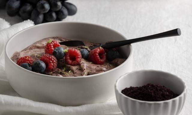 Owsianka na każdy dzień tygodnia. To danie nie może znudzić, a potrafi odchudzić! Zobacz, ile ma kalorii zależnie od dodatków