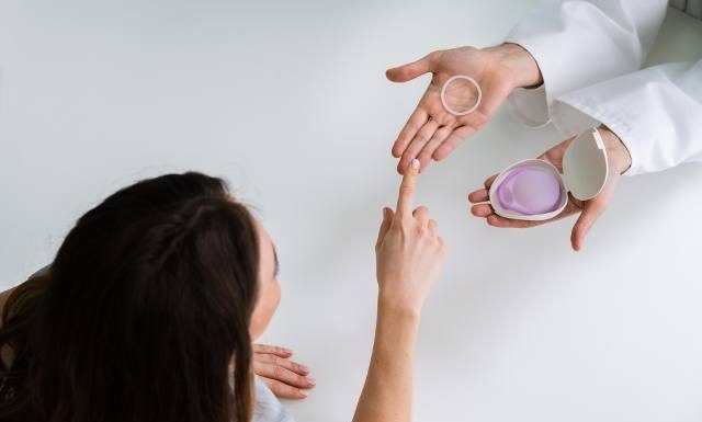 Polacy nie wiedzą, jak zapobiegać ciąży. Co 5. osoba zna tylko prezerwatywy. Pod względem edukacji jesteśmy na szarym końcu