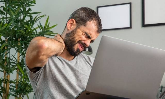 Bolą cię plecy? Naukowcy podają prosty sposób, żeby temu zapobiec. Sprawdź, jak szybko złagodzić ból pleców?