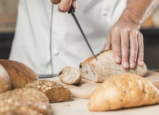 Chleb tuczy, a białe bułki to samo zło? 5 mitów na temat pieczywa. Czy w każdy z nich można wierzyć?