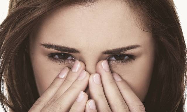 Zatoki mogą boleć w różnych częściach głowy i twarzy. Zobacz, jak leczyć dolegliwości. Te domowe sposoby działają najskuteczniej