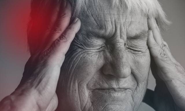 Pierwszym objawem może być mrowienie głowy lub całego ciała. Udar mózgu zdarza się u coraz młodszych osób. Znajomość objawów obowiązkowa!