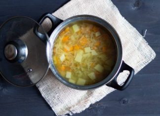 Na tej zupie schudniesz nawet 5 kg w tydzień. Nie potrzebujesz specjalnych składników – weź najtańsze produkty, które kupisz w warzywniaku