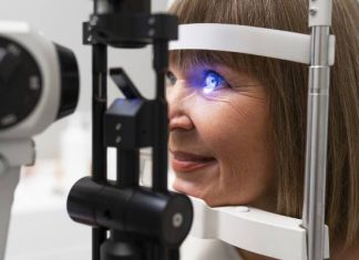 Nowe możliwości leczenia pacjentów z jaskrą. Pierwsze wszczepienie nowoczesnego implantu jaskrowego w Katowicach