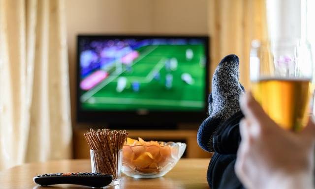 Pijesz piwo? Przyjrzyj się swojej diecie. Możesz być na „dobrej” drodze do rozwoju chorób wątroby. To badanie dotyczy też innych alkoholi