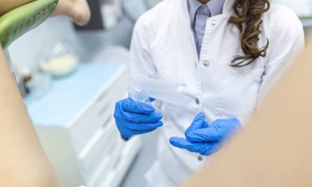 Wstyd, lęk, upokorzenie. Unikanie wizyt u ginekologa to często wina samych lekarzy. Dlaczego Polki nie chodzą do tego specjalisty?