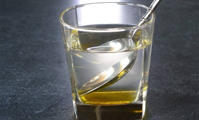 Naturalny produkt na przeziębienie 4 razy skuteczniejszy od popularnych środków. Tak stosuj miód na infekcje oddechowe