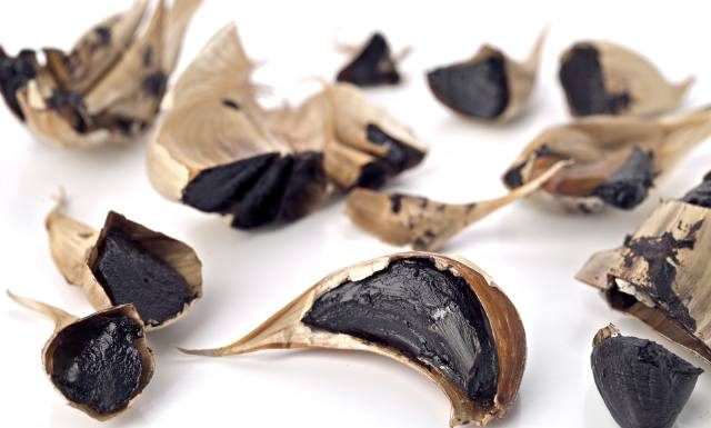 Czarny czosnek to czarny koń dla twojego zdrowia. Poznaj jego właściwości i spróbuj już dziś. Ile kosztuje czarny czosnek?