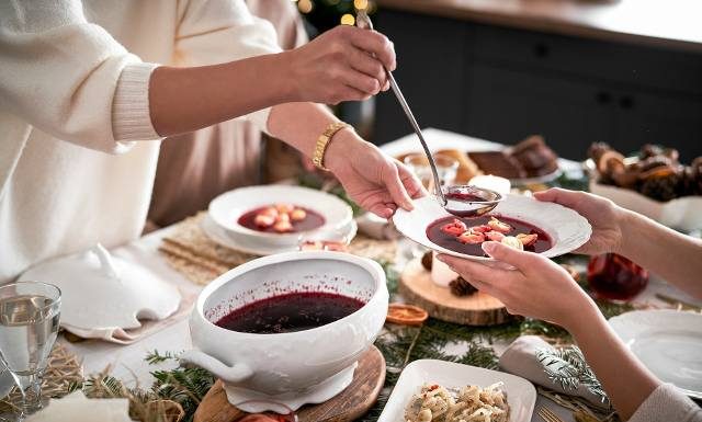 Zapomnij o wyrzucaniu jedzenia! Jak go nie marnować w święta? Ekspertka radzi, jak wykorzystać pozostałości z wigilijnego stołu