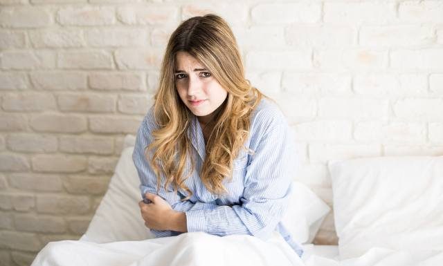 Wzdęcia i zaparcia przez traumę? IBS to nie tylko problem z jelitami. Mogą go wywołać trudne doświadczenia z dzieciństwa