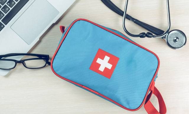 Jakie leki należy zawsze mieć w domu? W okresie grypowym warto dobrze wyposażyć domową apteczkę. Ekspert wskazuje konkretne leki