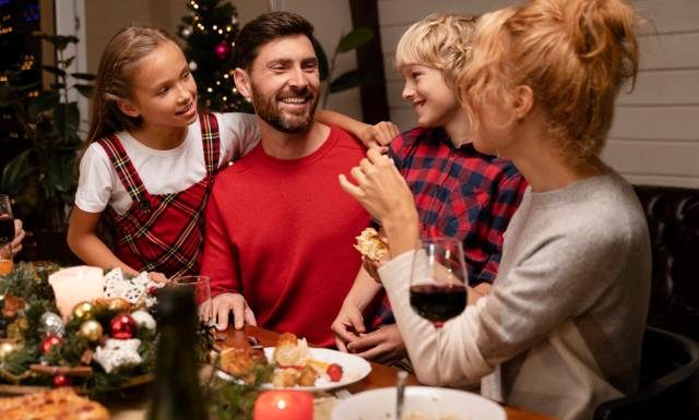 Świąteczne obżarstwo to nie mit. Ekspertka podaje, ile kalorii zje przeciętny Polak w jeden dzień Bożego Narodzenia. Zatrważające dane