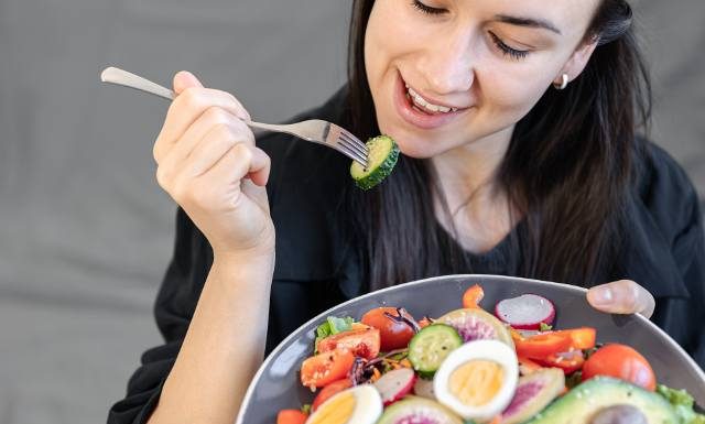 Dieta bez mięsa to ochrona przed rakiem. Wegetarianizm zmniejsza ryzyko rozwoju nowotworów. Możesz wybrać różne odmiany tej diety