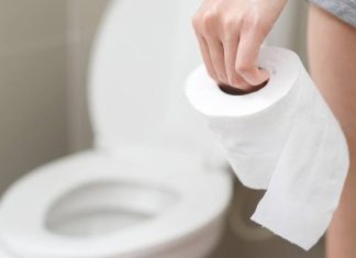 Co zrobić, aby wywołać kał? Tych 10 sposobów ułatwi ci wypróżnianie. Jak szybko zrobić kupę?