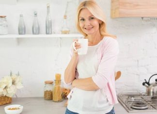 Pij szklankę tego napoju dziennie, a zmniejszysz ryzyko rozwoju raka jelita grubego. Unikaj jednak tych 3 produktów, bo działają odwrotnie