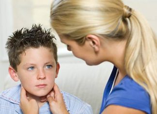 Świnka, czyli nagminne zapalenie przyusznic. Czy jej przechorowanie zapewnia odporność na całe życie? Poznaj pierwsze objawy świnki?