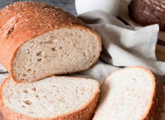 Nie samym chlebem człowiek żyje, ale wiele osób nie potrafi z niego zrezygnować. Jaki chleb jest najzdrowszy? Sprawdź, jak odświeżyć chleb