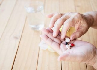 Weźmiesz więcej, to szybciej wyzdrowiejesz? Niekoniecznie. Toksykolog ostrzega przed zażywaniem zbyt dużej ilości leków