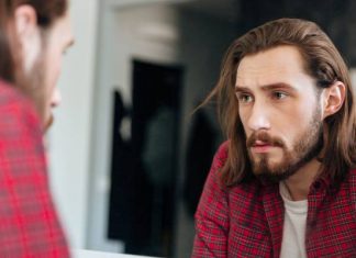 Obserwujesz u siebie te dwa objawy? To znak, że pora na pilną kolonoskopię nawet przed 50. To mogą być symptomy raka jelita grubego