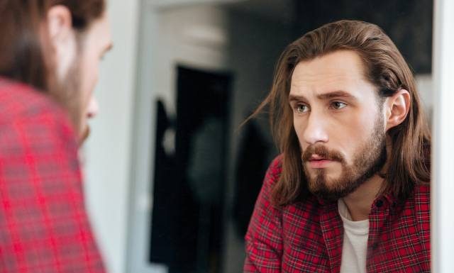 Obserwujesz u siebie te dwa objawy? To znak, że pora na pilną kolonoskopię nawet przed 50. To mogą być symptomy raka jelita grubego