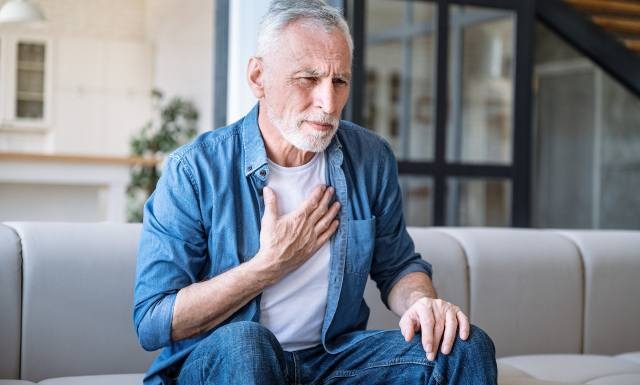 Woda w płucach jest potrzebna, ale nie w takiej ilości. Skąd się bierze nadmiar płynu w opłucnej i jak pozbyć się wody w płucach?