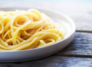 Nigdy nie jedz makaronu po tym czasie! Konsekwencje mogą być tragiczne. Sprawdź, jak długo możesz przechowywać makaron w lodówce