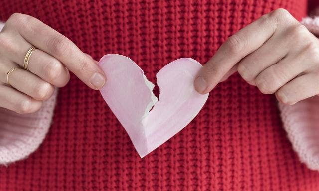 Złamane serce to nie mit. Oto jak stres może doprowadzić do fizycznego bólu. Czy można je wyleczyć, czy już na zawsze pozostanie złamane?