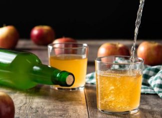 Ocet jabłkowy na odchudzanie: cudowny eliksir czy wielka ściema? Naukowcy to sprawdzili. Sprawdź dawkowanie i zasady bezpiecznej kuracji