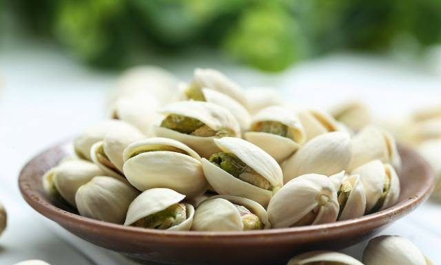 To im dubajska czekolada zawdzięcza swój niepowtarzalny smak. Pomogą w odchudzaniu i dbaniu o urodę. Podjadaj te orzechy jako przekąskę