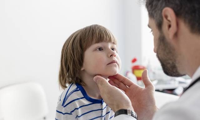 To jedna z najgroźniejszych chorób zakaźnych. Błonica atakuje szybko, a powikłania mogą prowadzić do śmierci. Jak można jej zapobiegać?